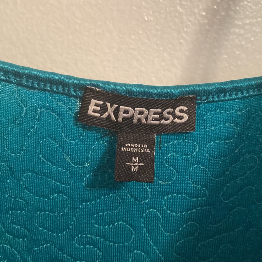🟪 Express Women’s Green Sequin Adjustable Strap Camisole (size M) - Picture 6 of 7